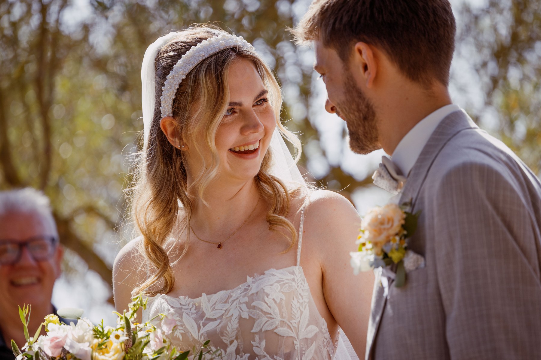 Annarina and Basti looking at each other during the ceremony.