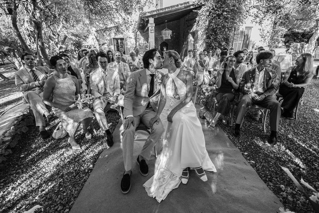 Isabelle entering the ceremony among family and guests.